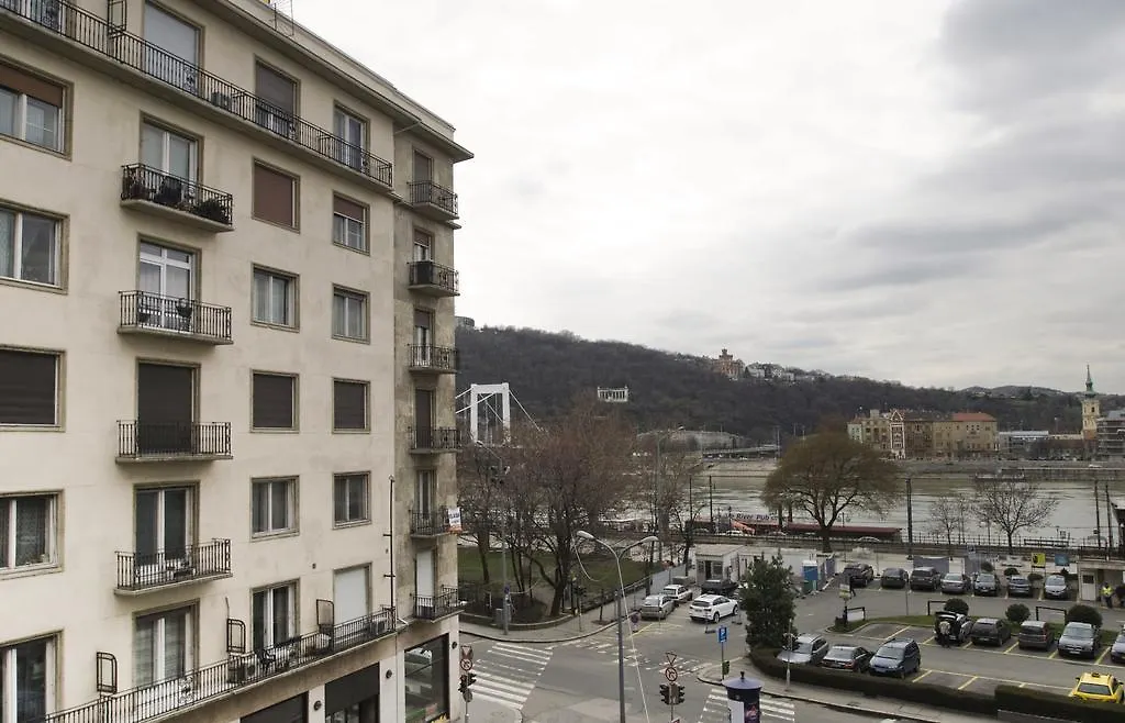 Regiposta Studio Budapeste 0*,  Hungria