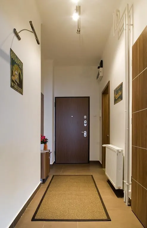 Régiposta Studio Budapest 0*,